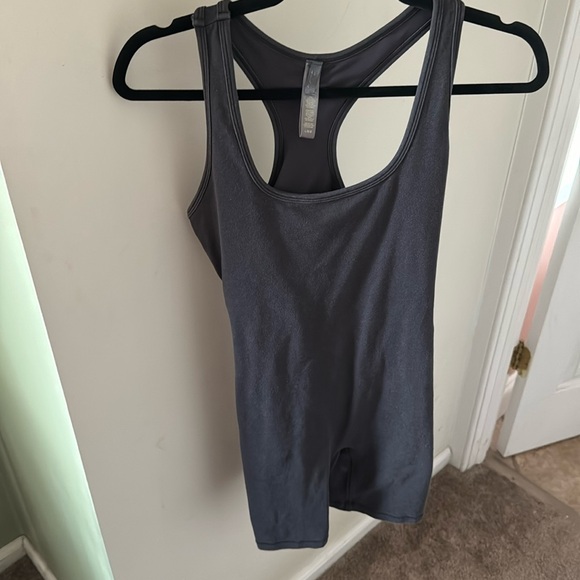 SKIMS bodysuit size large - Picture 1 of 1
